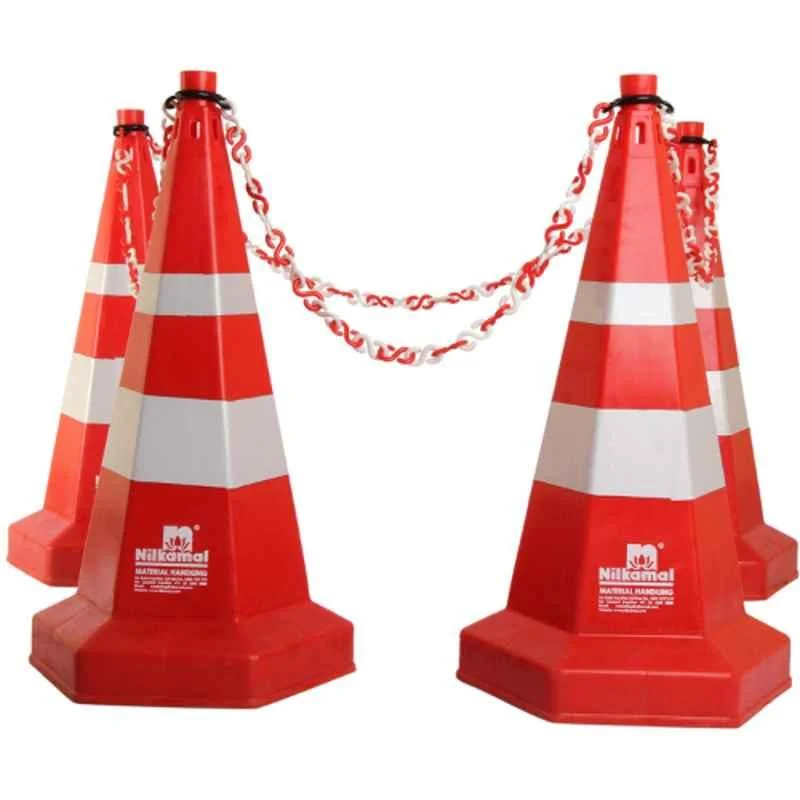 yCXwq8Lu17me9-xxlarge Barricades and Traffic cones - Image 1